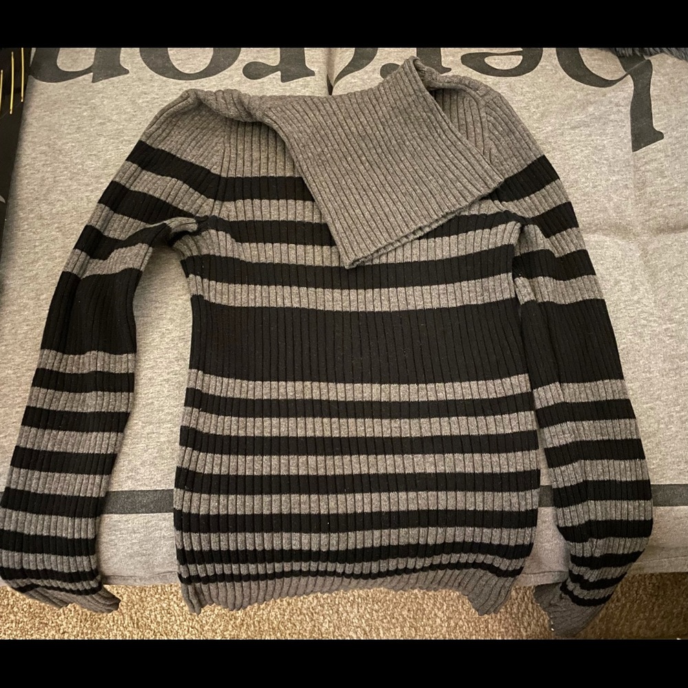 Women’s GAP turtleneck sweater